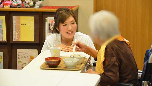 皆さんの食事状況を確認。今日のご飯も美味しいですか？